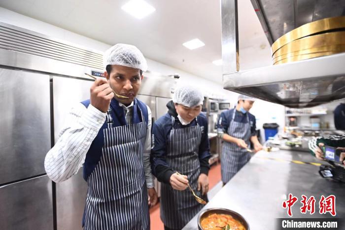印度厨师的中国美味之旅美食为媒搭建印中文化交流之桥