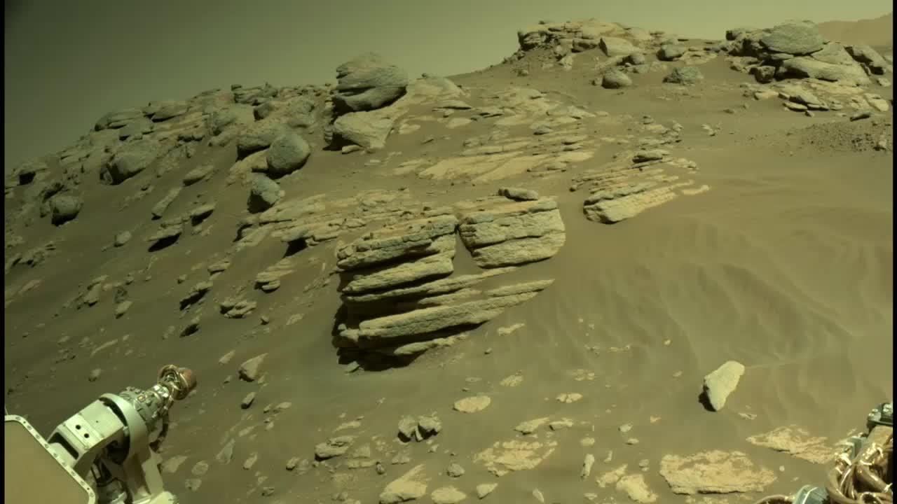 人类探测器拍到火星表面图照片中有自己和火星表面