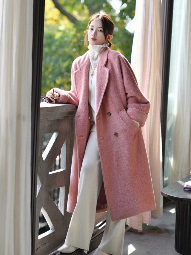 不管奔三奔四买大衣就选樱花粉减龄色穿上不动声色就很美