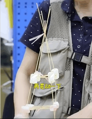 72岁硬核姥姥退休当网红，吸粉百万，真实身份不简单！休闲区蓝鸢梦想 - Www.slyday.coM