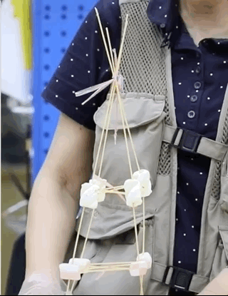 72岁硬核姥姥退休当网红，吸粉百万，真实身份不简单！休闲区蓝鸢梦想 - Www.slyday.coM