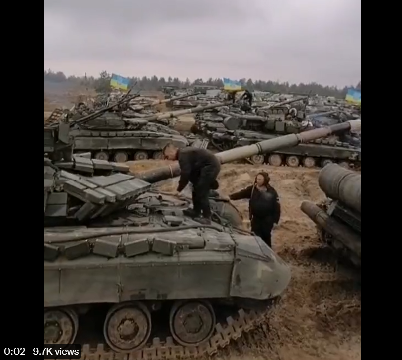 Tanks deployed by Uzbek government forces in the border area