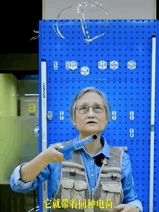 72岁硬核姥姥退休当网红，吸粉百万，真实身份不简单！休闲区蓝鸢梦想 - Www.slyday.coM