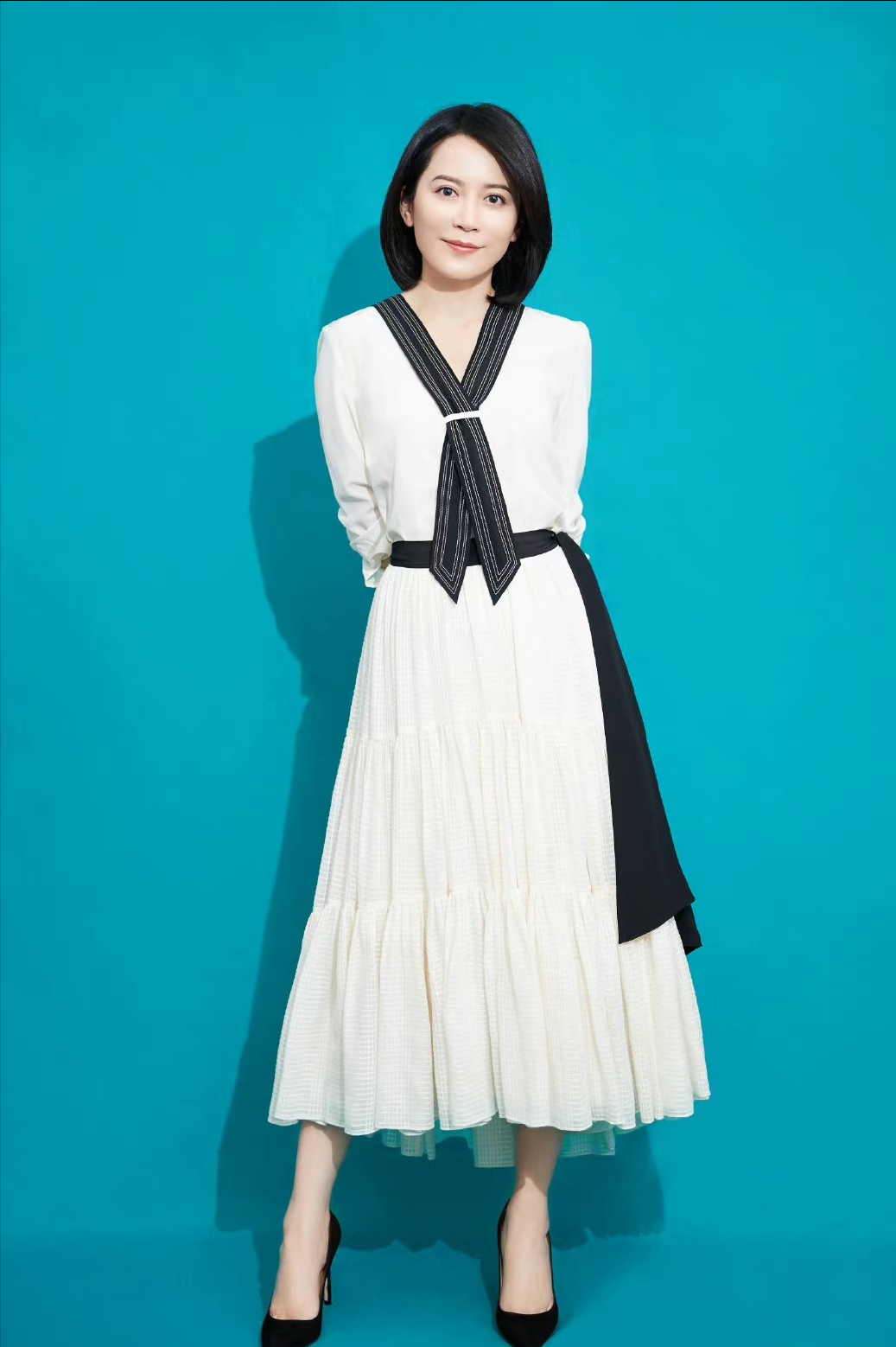 40岁以上的女人不会搭配,学学俞飞鸿的简约现代风,好看还大气|服装