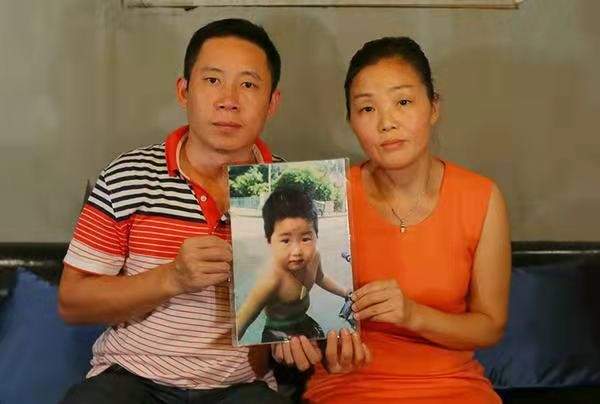 终于团圆！《亲爱的》原型孙海洋的儿子已经找到，一家人喜极而泣休闲区蓝鸢梦想 - Www.slyday.coM