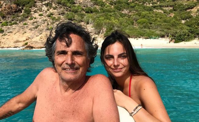 F1阿奎罗!维斯塔潘有个大9岁的高颜值女友,准岳父是老车王休闲区蓝鸢梦想 - Www.slyday.coM F1阿奎罗!维斯塔潘有个大9岁的高颜值女友,准岳父是老车王休闲区蓝鸢梦想 - Www.slyday.coM