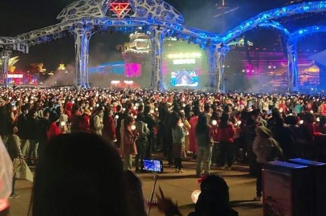 华晨宇演唱会成蹦迪现场，刘信达怒怼：中国演出协会为何不管他？休闲区蓝鸢梦想 - Www.slyday.coM