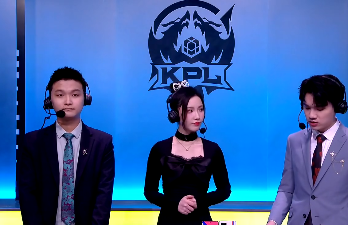 王者分部全败也没事,ag王牌战队斩获世界冠军,老板菲姐很开心|菲姐