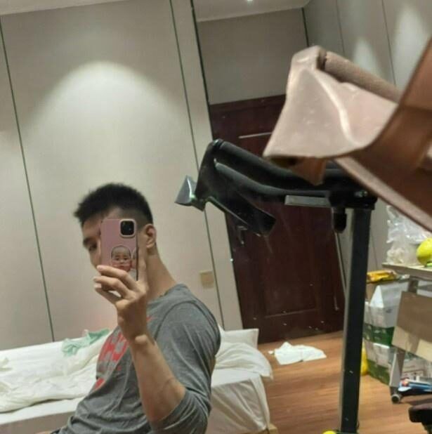 郭艾伦和王哲林,谁才是CBA第一社交达人?休闲区蓝鸢梦想 - Www.slyday.coM