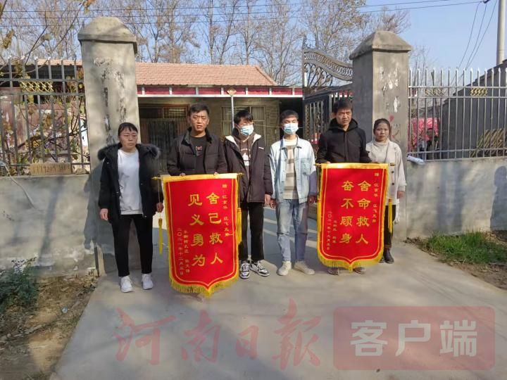 兄弟俩合力救落水少年 被救者家人送锦旗感谢休闲区蓝鸢梦想 - Www.slyday.coM 兄弟俩合力救落水少年 被救者家人送锦旗感谢休闲区蓝鸢梦想 - Www.slyday.coM