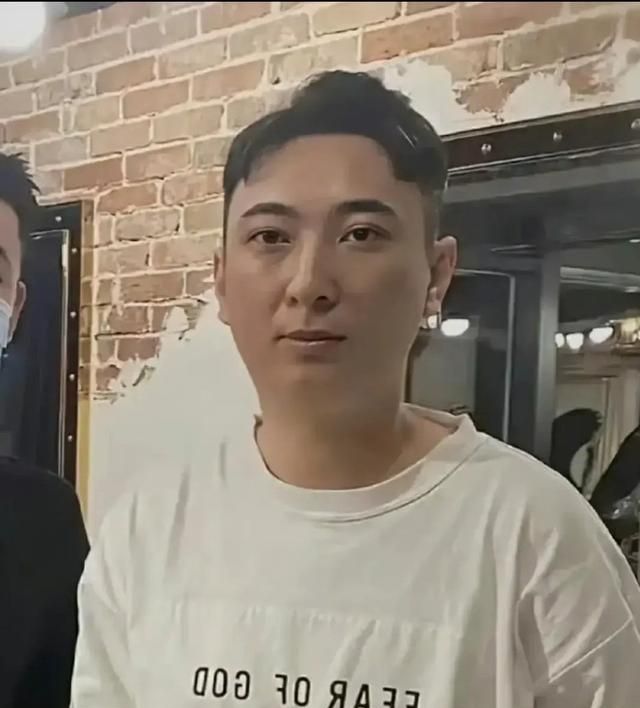 王思聪旗下公司债权被拍卖,宋祖德发文嘲讽：他是活该,天天炫富休闲区蓝鸢梦想 - Www.slyday.coM