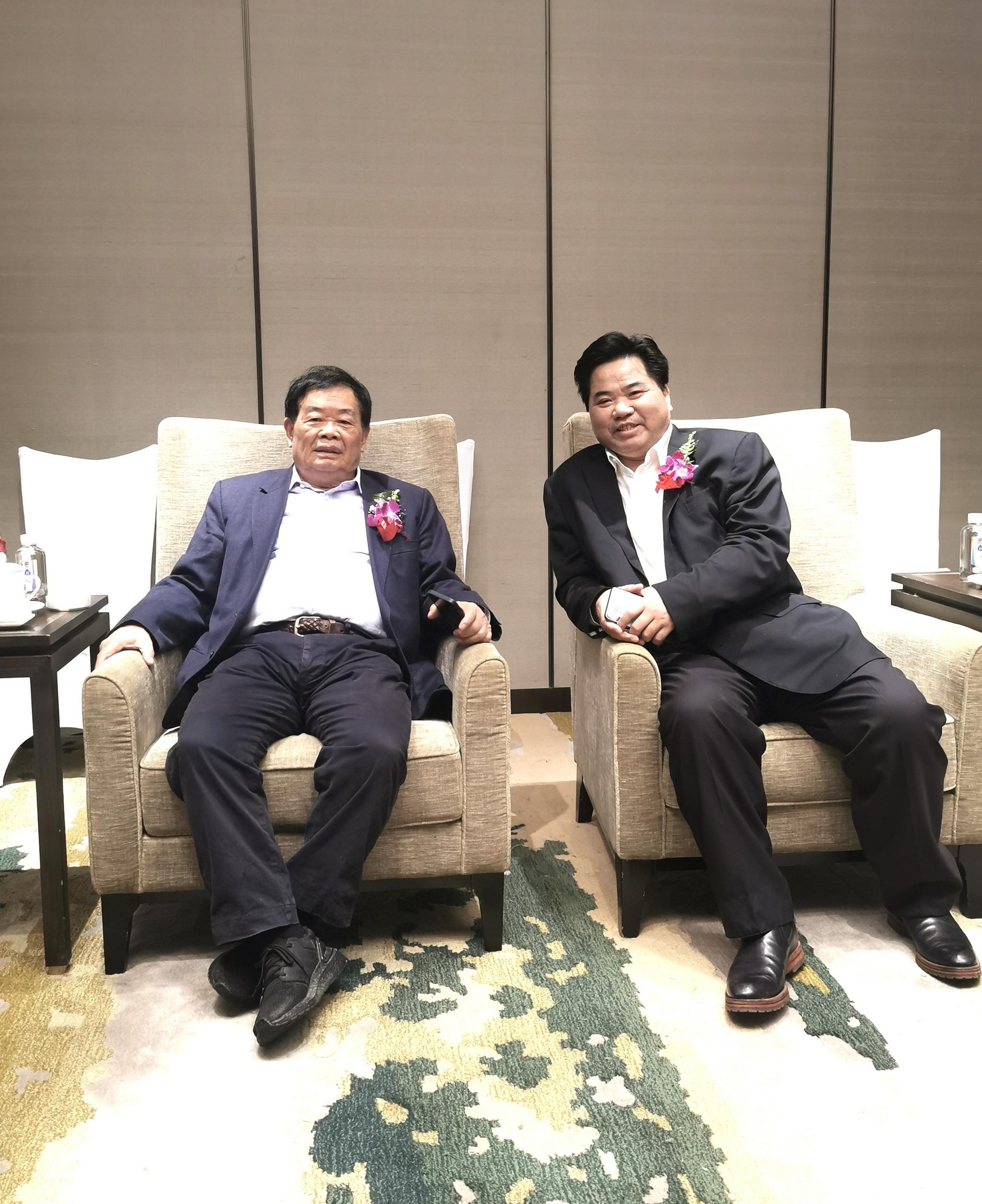 峰会现场见证,中国首善曹德旺先生收藏朱祖国作品《神鹰