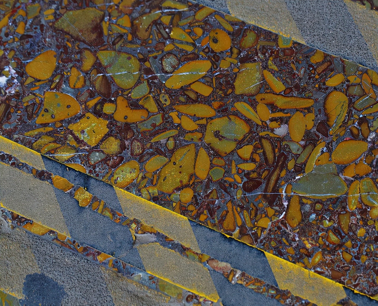 人们以为紫禁城铺地只能用金砖其实花斑石更高档它为何绝迹了