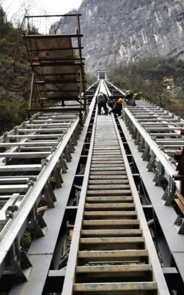 连通一座不通公路的村庄|斜梯|电梯|恩施_新浪新闻