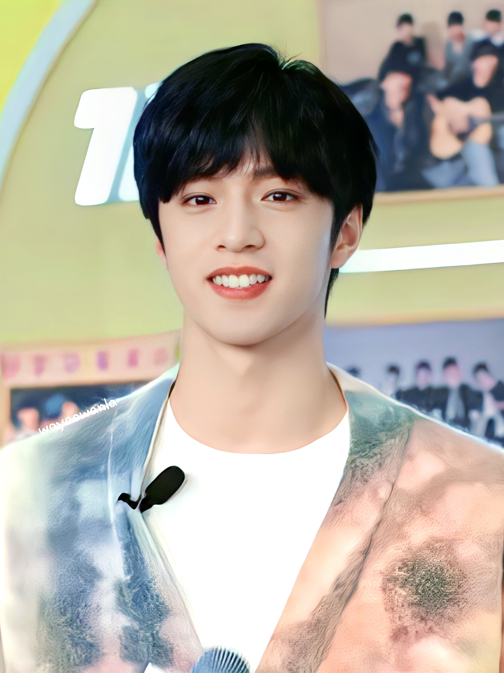 一定是因为我们刘耀文太可爱了所以连太阳公公都想抓走