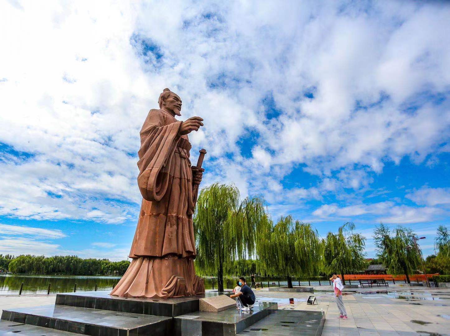 听完赵胜的讽刺,毛遂丝毫不以为意:平原君您那个铁锥和口袋的故事讲得