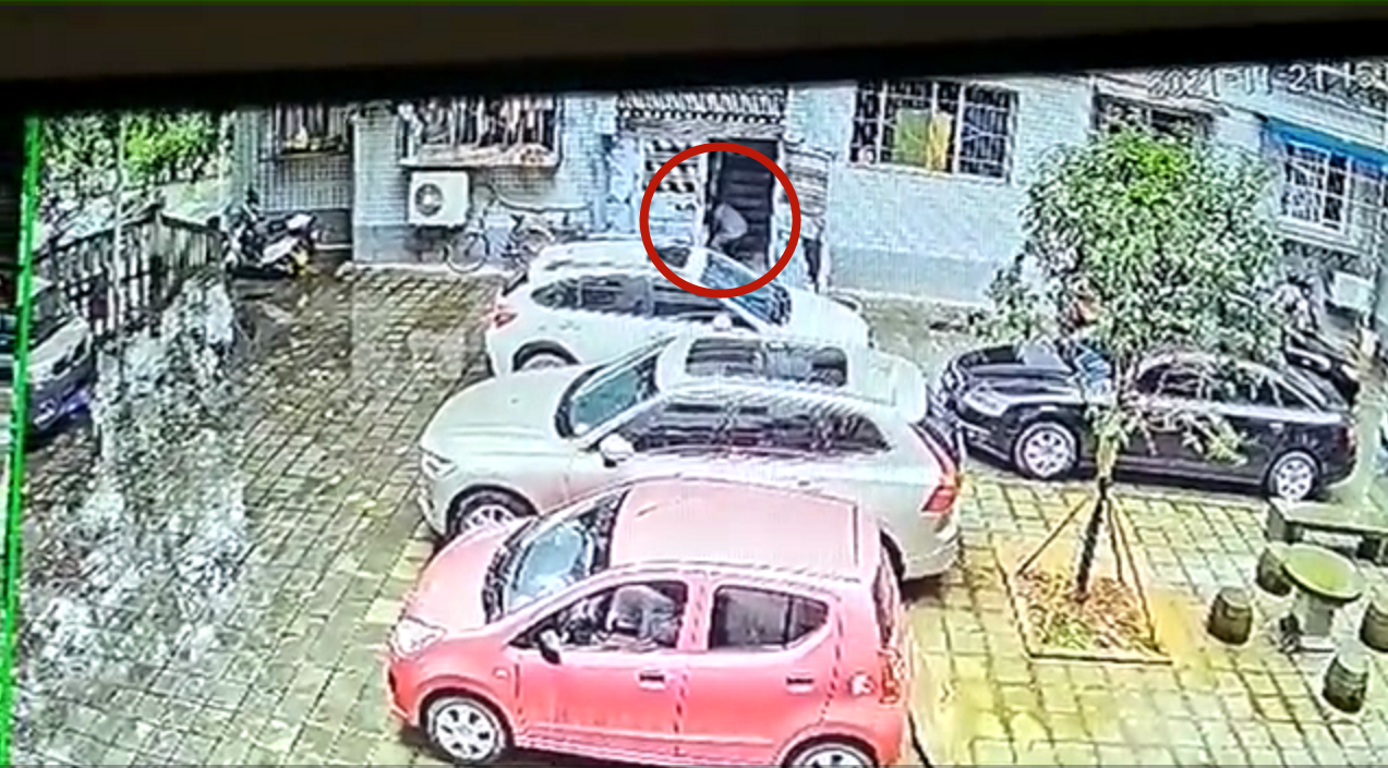 “老人取快递上楼猝死”家属索赔50万，快递公司：需走法律途径休闲区蓝鸢梦想 - Www.slyday.coM