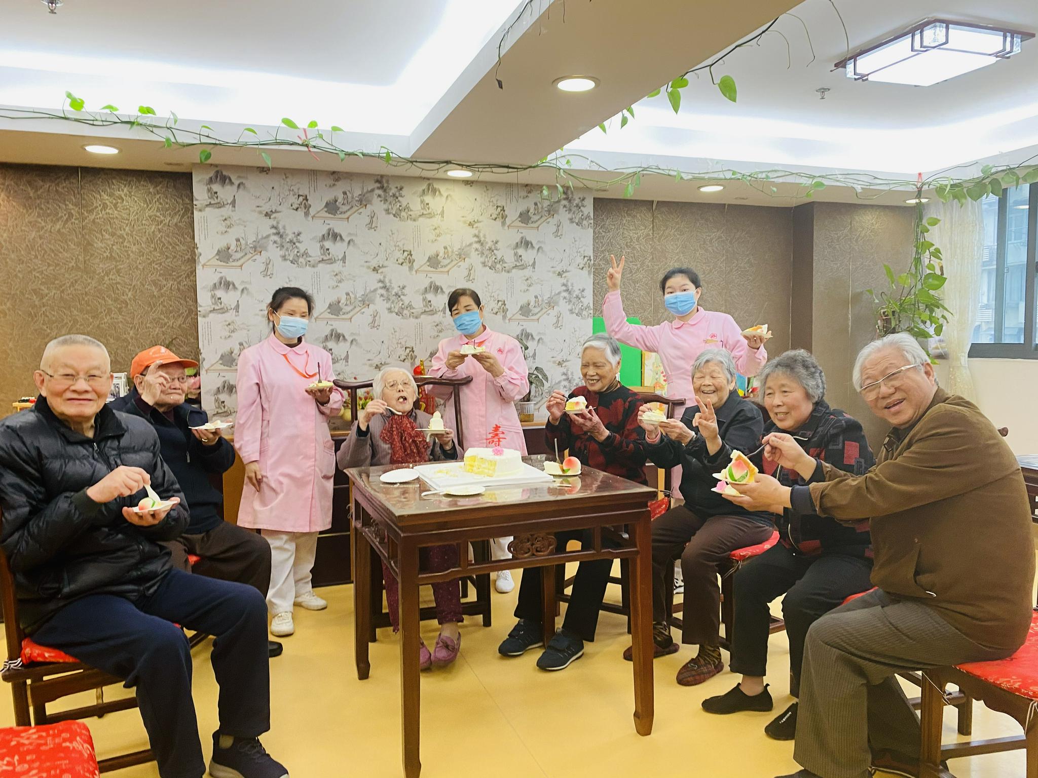 百年初心奋斗者｜火出圈的养老院如何炼成？让老人乐活每一天休闲区蓝鸢梦想 - Www.slyday.coM