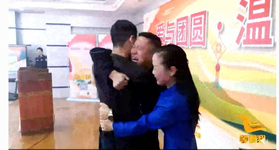 孙海洋的朋友圈：儿子比妈妈高一头，还带来了土特产休闲区蓝鸢梦想 - Www.slyday.coM