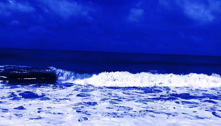 穿上最火的克莱因蓝我仿佛成了抹布精