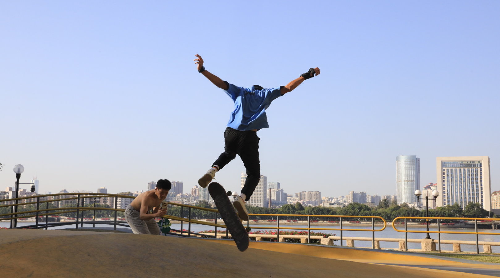 琶洲大桥下的滑板公园,滑板爱好者的打卡之地!