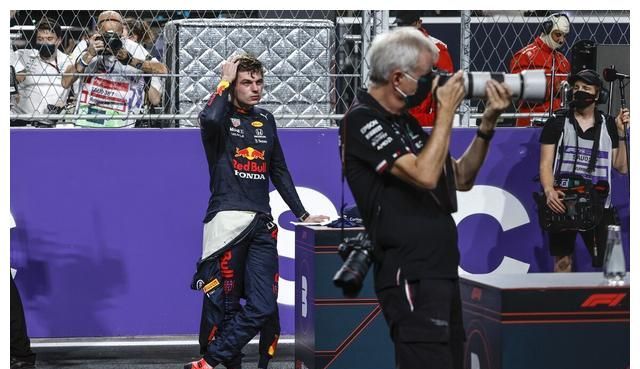 F1沙特:拼了!维斯塔潘或更换齿轮箱,放手一搏全力追击汉密尔休闲区蓝鸢梦想 - Www.slyday.coM F1沙特:拼了!维斯塔潘或更换齿轮箱,放手一搏全力追击汉密尔休闲区蓝鸢梦想 - Www.slyday.coM