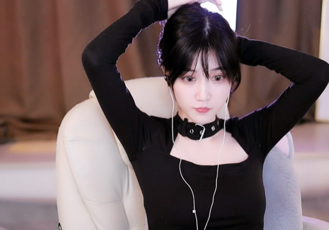 不再和粉丝当兄弟,lol美女主播效仿秒变女神|沫子|主播|黑丝_新浪新闻