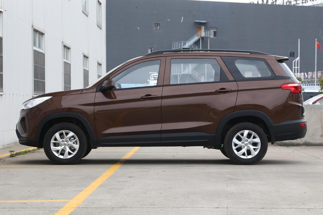 5.98万起 7座,空间宽敞,拉人拉货都适合,带你看五菱宏光s3-新浪汽车