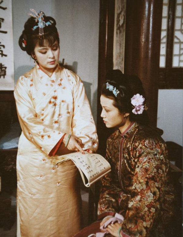 探春对庶出的身份有多敏感?这三件小事里,藏着她最大的隐痛休闲区蓝鸢梦想 - Www.slyday.coM 探春对庶出的身份有多敏感?这三件小事里,藏着她最大的隐痛休闲区蓝鸢梦想 - Www.slyday.coM