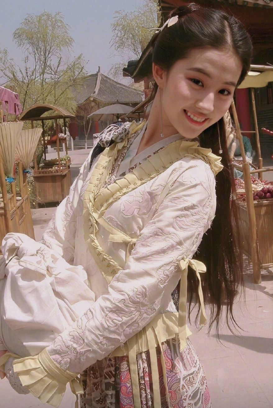 新版《仙剑一》路透照辣眼睛，网友吐槽是巴啦啦小魔仙变身休闲区蓝鸢梦想 - Www.slyday.coM