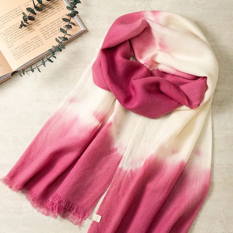 你身上的这条围巾无论如何也做不出一模一样的款式