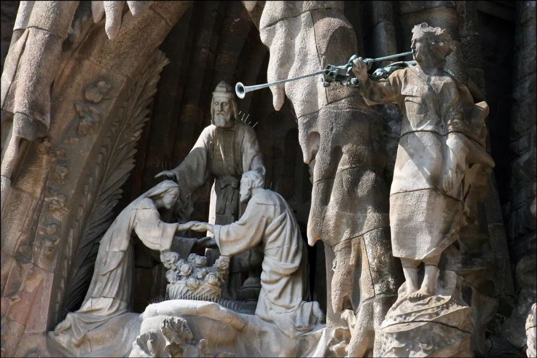 建了140年，全世界最伟大的＂烂尾楼＂封顶！高迪设计，横跨三个世纪！网友惊呼：有生之年！休闲区蓝鸢梦想 - Www.slyday.coM