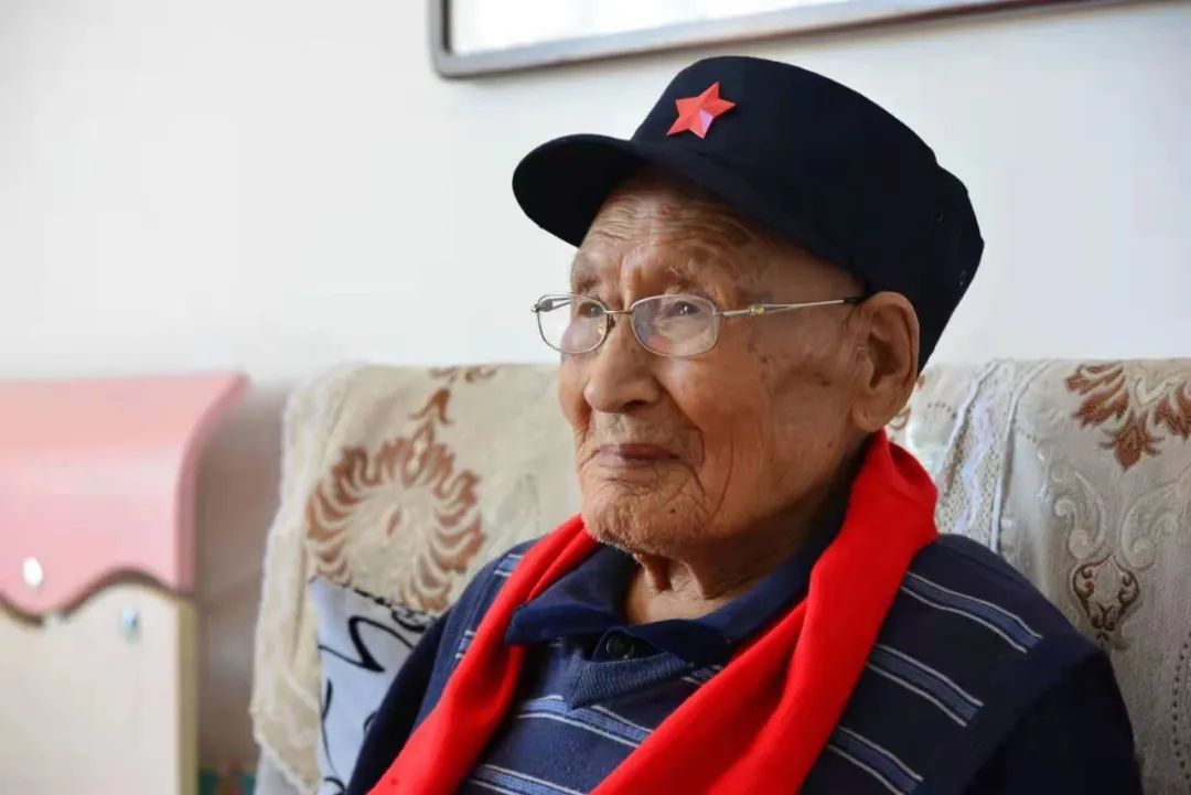 101岁老人60年养活6个孤儿，如今为何有家不回？休闲区蓝鸢梦想 - Www.slyday.coM