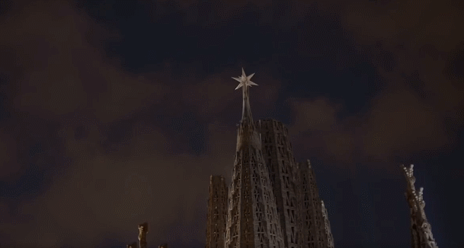 建了140年，全世界最伟大的＂烂尾楼＂封顶！高迪设计，横跨三个世纪！网友惊呼：有生之年！休闲区蓝鸢梦想 - Www.slyday.coM