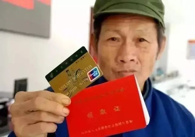 通告大众：有优待证的退伍军人，每月可领多项补贴，没有证的速到事务部办理