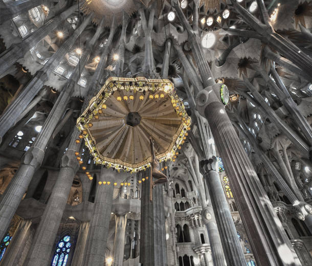 建了140年，全世界最伟大的＂烂尾楼＂封顶！高迪设计，横跨三个世纪！网友惊呼：有生之年！休闲区蓝鸢梦想 - Www.slyday.coM