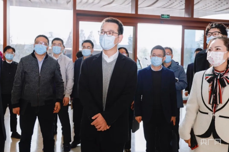 杭州滨江区章登峰调研科创平台提升创新能级推动成果转化赋能高质量