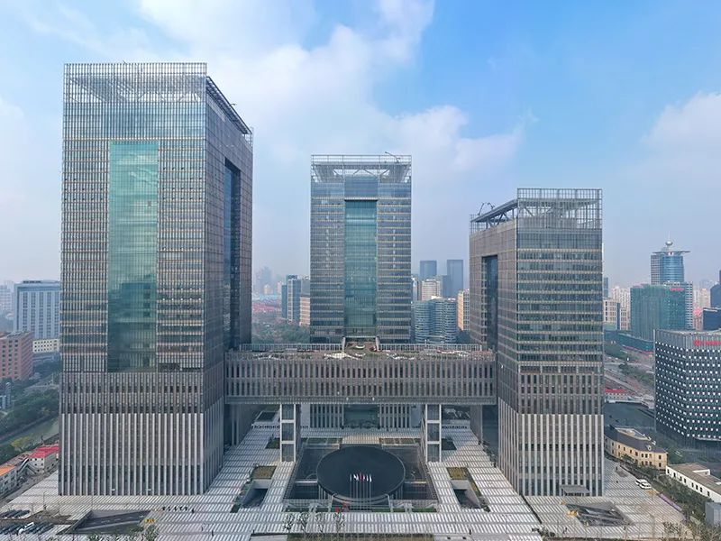 中国金融期货交易所党委书记董事长何庆文完整准确全面贯彻新发展理念