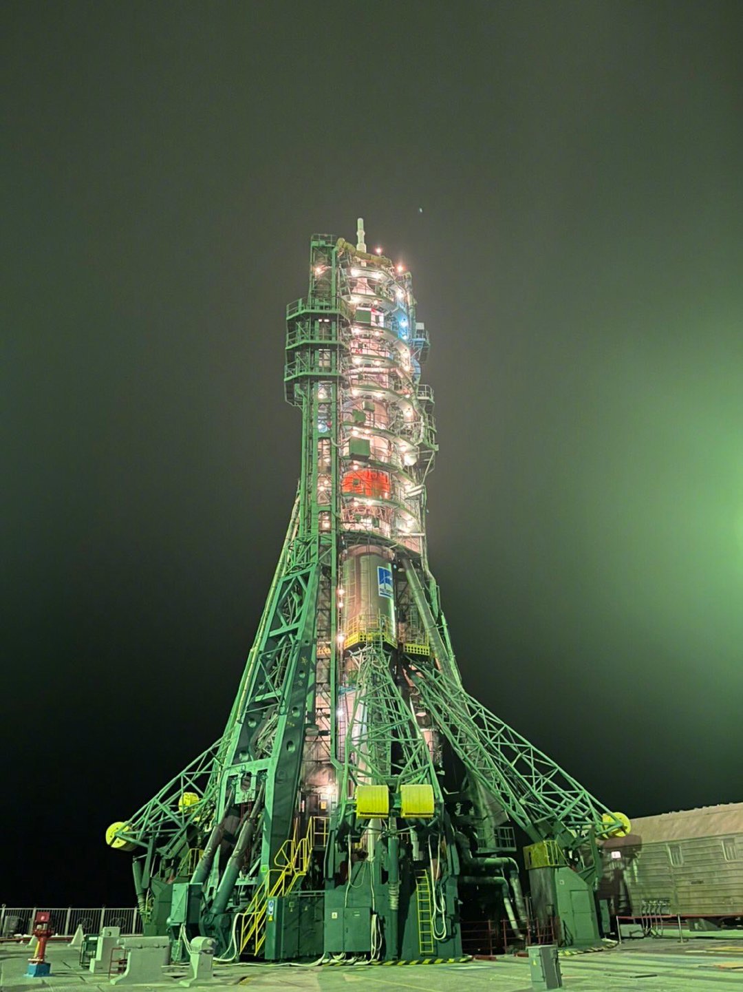 前泽友作称，他的梦想就要成真了，从现在开始将不能使用手机了……休闲区蓝鸢梦想 - Www.slyday.coM