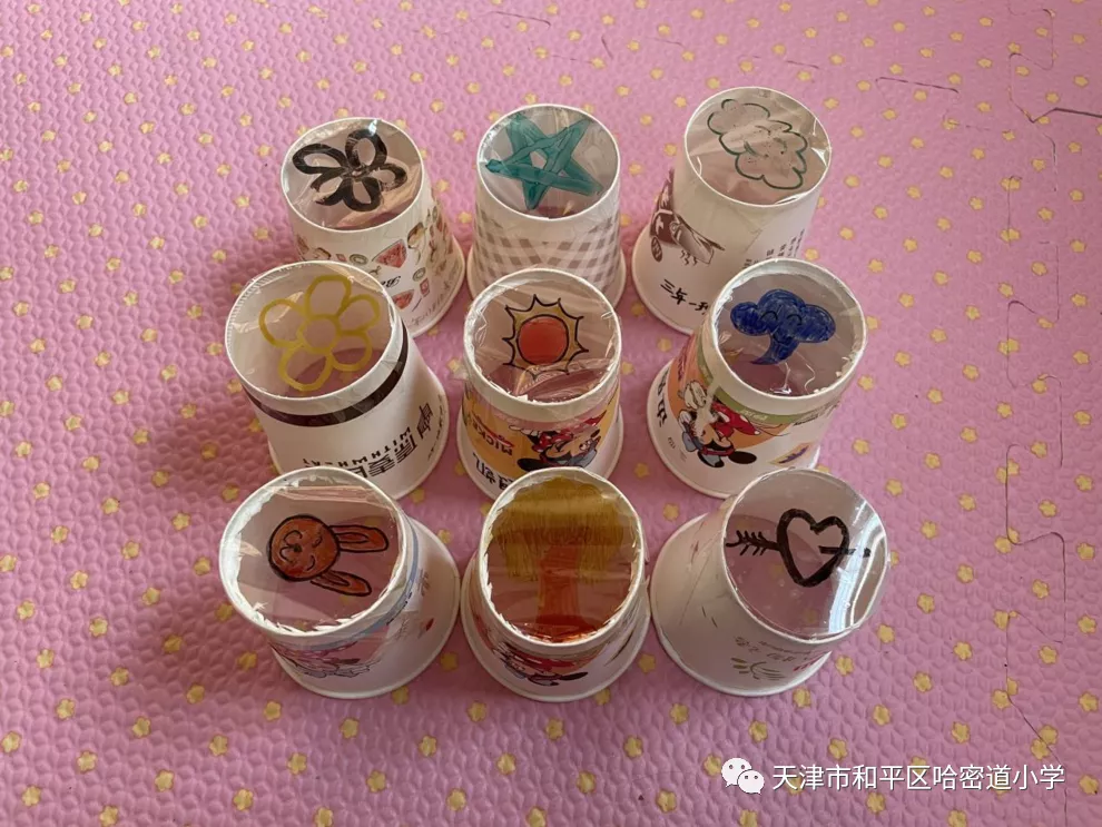 年级的同学具有了一定的动手操作能力,老师组织学生制作了纸杯投影仪