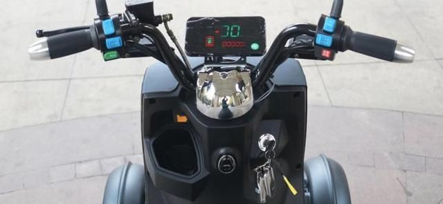 神牛四轮老年代步车评测搭载1000w电机爬坡力强骑行更平稳