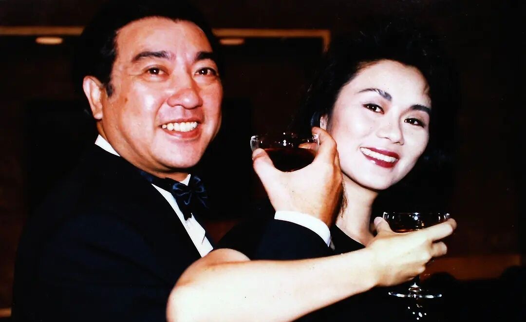 卢海鹏一直都是该节目的搞笑担当,他曾先后模仿过包括徐小凤和罗文在