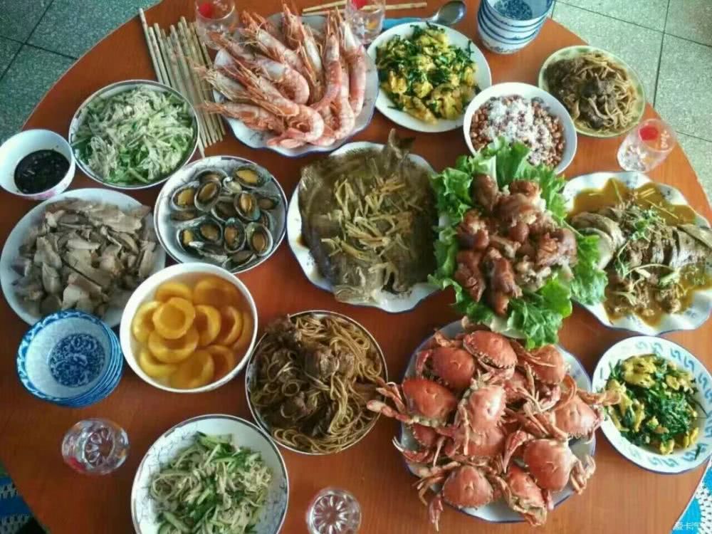 头次去东北男友家,看到一桌子菜后懵了,东北人:这可是最高礼仪__财经