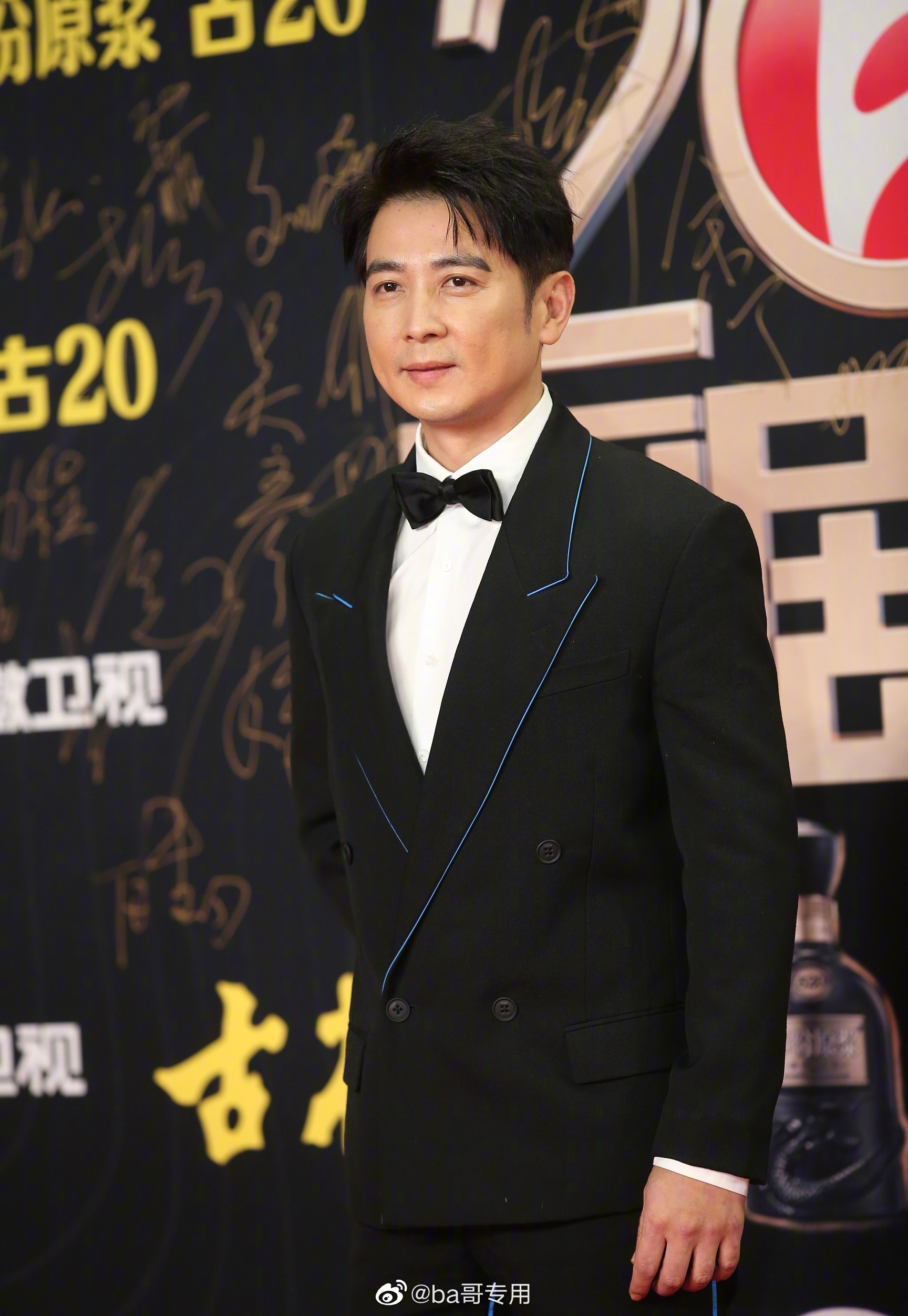 来看看今晚国剧盛典红毯上的男明星吧