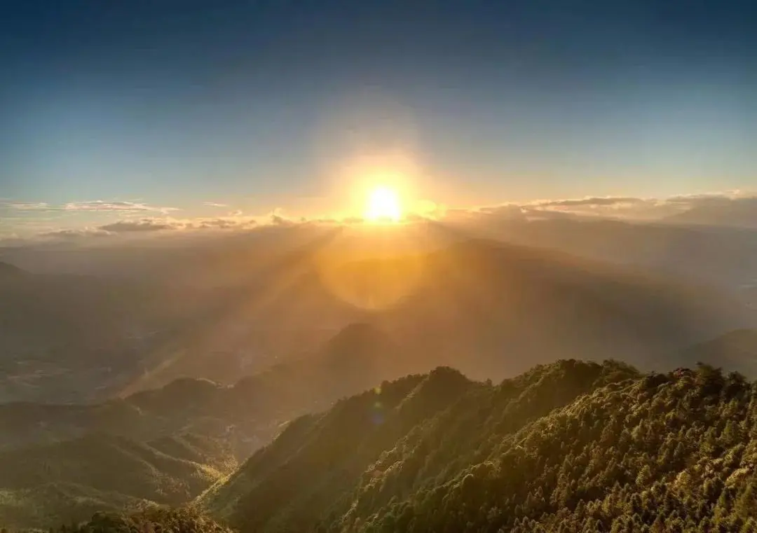 90后小伙靠“卖云”年入百万，一年寄出20w朵治愈4w人！休闲区蓝鸢梦想 - Www.slyday.coM