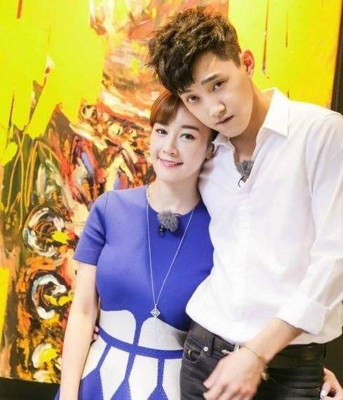刘雨欣转幕后性感亮相变化太大,网友:要幸福啊|刘雨欣|李蒙|张檬_新浪