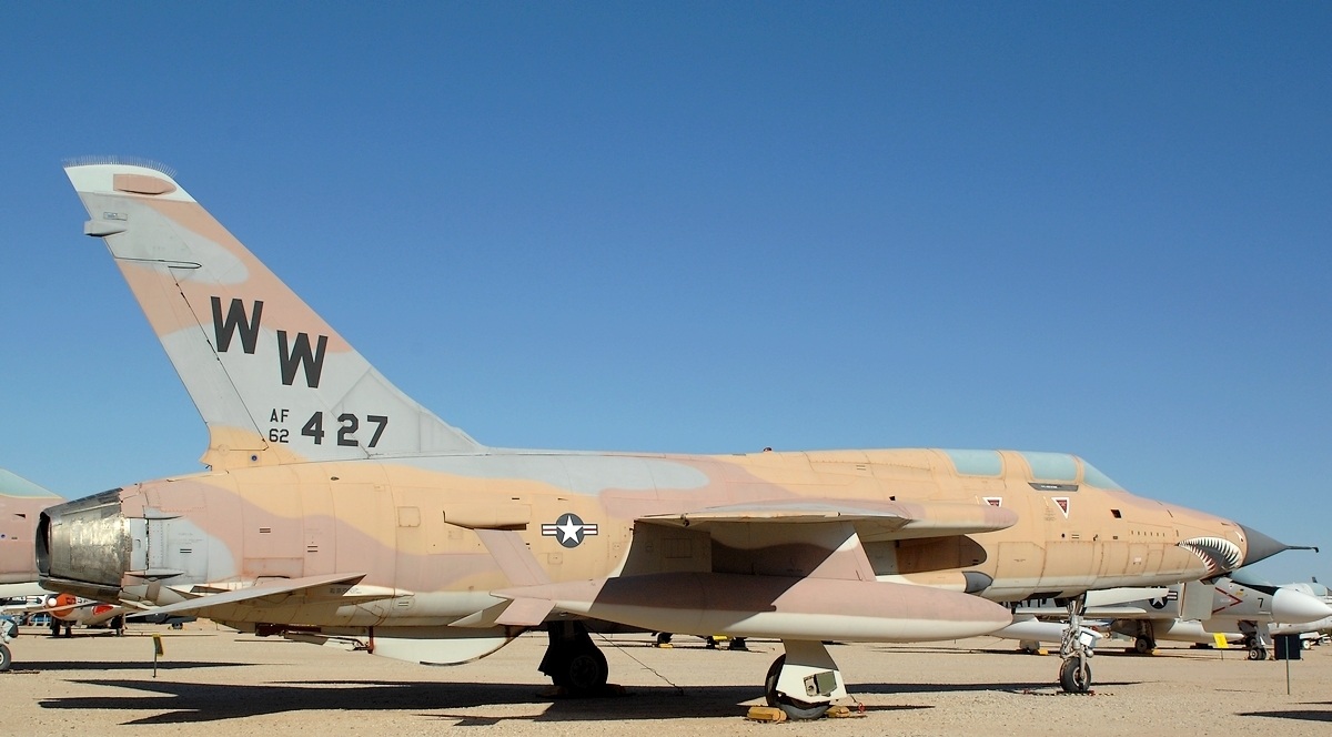 1955年10月,两架yf-105a进入飞行测试