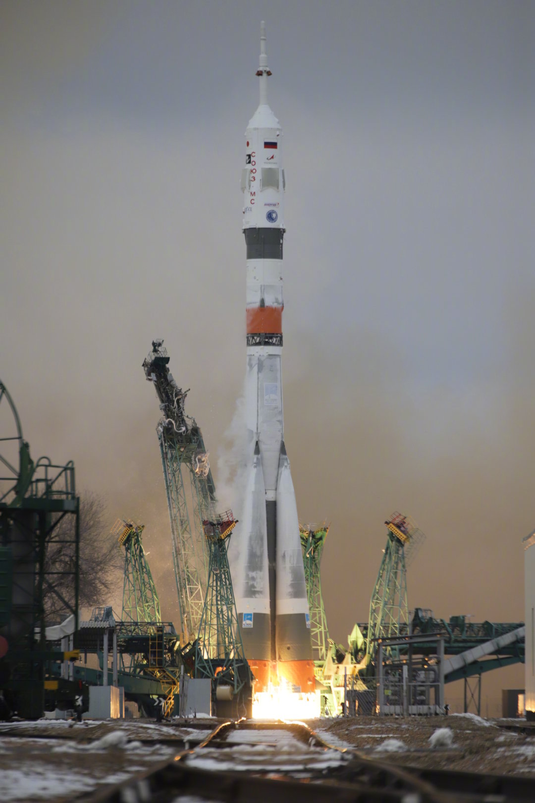 联盟21a号火箭发射画面第一次看到雪人送行画面