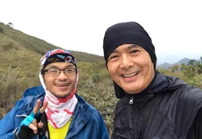 66岁发哥带队爬山，带刘嘉玲22公里，果然运动才是最有效的美容！休闲区蓝鸢梦想 - Www.slyday.coM