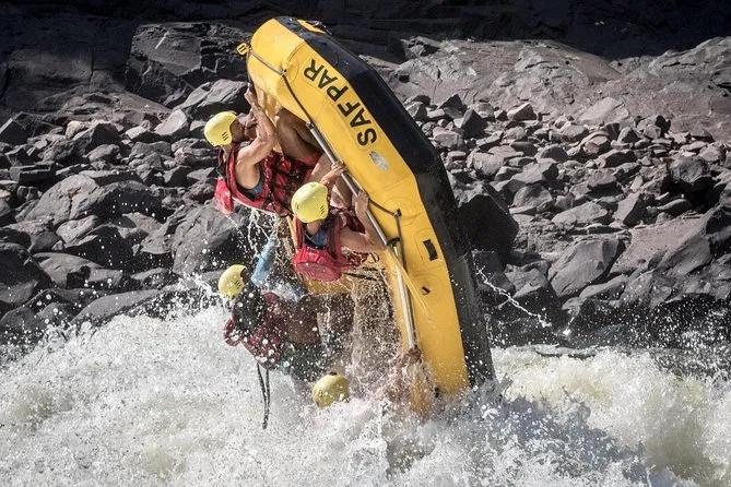 玩漂流附赠鳄鱼口惊险求生体验，18岁少女差点被咬断腿休闲区蓝鸢梦想 - Www.slyday.coM